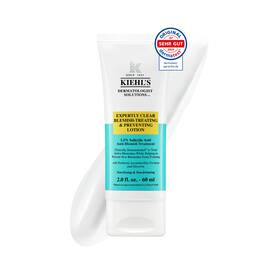 Eine 60-ml-Tube Kiehl's Expertly Clear Blemish-Treating & Preventing Lotion vor weißem Hintergrund.