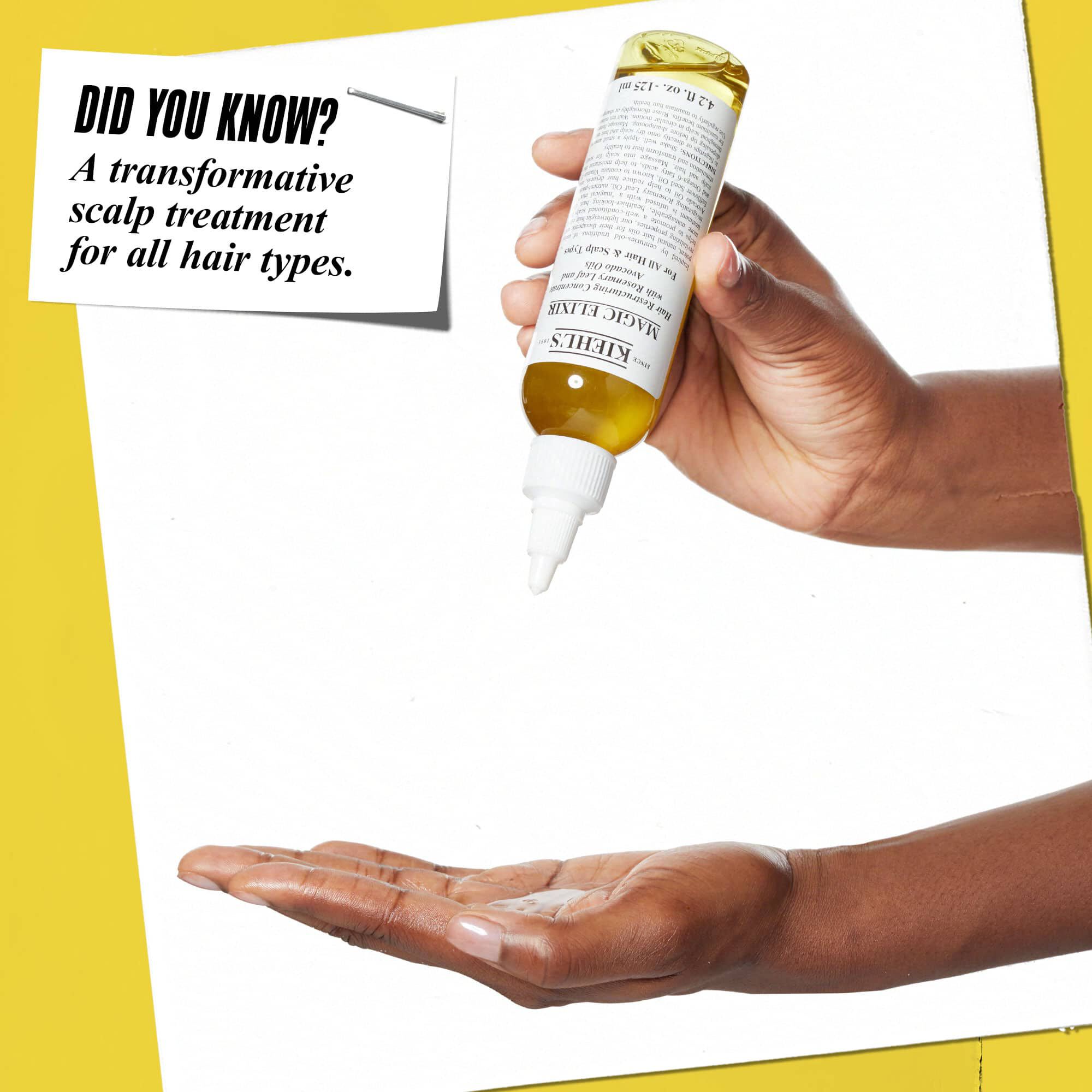 Eine Hand gibt Magic Elixir Hair Oil auf eine andere Hand. Der Text lautet: „Wussten Sie schon? Eine transformative Kopfhautbehandlung fur alle Haartypen.“
