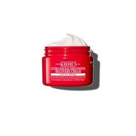 Roter Tiegel der Kiehl’s Ultra Facial Meltdown Recovery Cream Whip mit einer aufgeschlagenen Cremetextur.