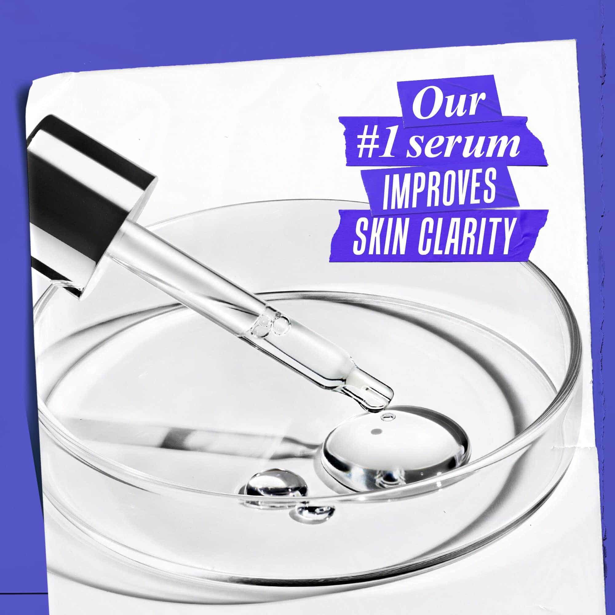 Pipette, die Serum in eine Glasschale gibt, mit Text: Unser Nr. 1 Serum verbessert die Hautklarheit.