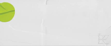 Ein minimalistisches Design mit einem grunen Kreis auf der linken Seite und einem weißen Hintergrund. Rechts ist der Buchstabe "K" in einer dezenten Schrift zu sehen.