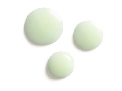 Texturbeispiel fur Retinol in Form von drei Tropfen